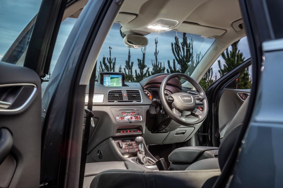 Интерьер Audi Q3 1.4 TFSI (8U) 2015 года  (AU) (фото 15 из 23)